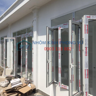 Thi công lắp đặt cửa, vách nhôm kính tại nhà anh Duy, Dĩ An, Bình Dương