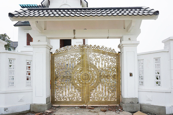 Làm cổng nhôm đúc tại Long Điền