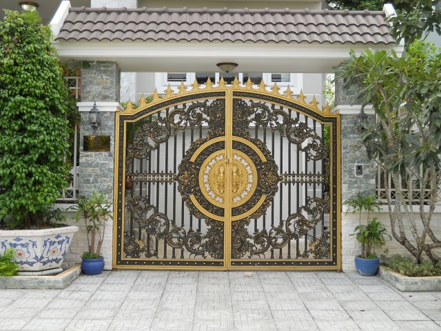 Cổng nhôm đúc giá rẻ tại Bình Phước